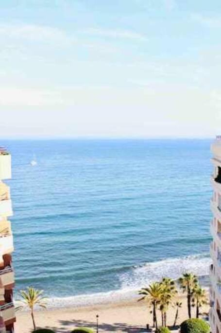 Large Modern Beach Front Apartment, Rooftop Pool!! Marbella Kültér fotó